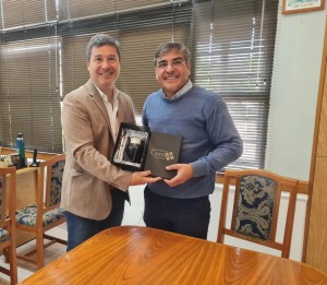 Zavallo recibió un presente por parte del Intendente Palacios