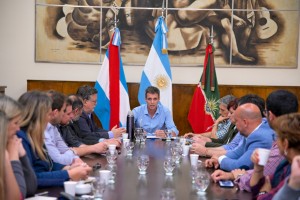 Cresto fijó prioridades a su gabinete