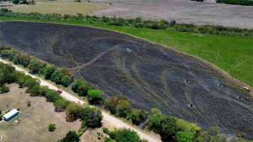 Cinco unidades de bomberos apagaron incendio.