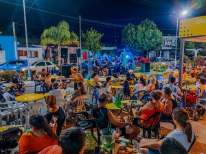 La gente disfrutó de los espacios gastronómicos