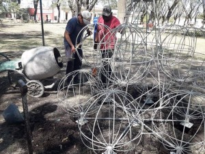 Operarios municipales realizan las tareas