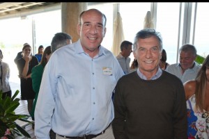 Vitor junto a Macri