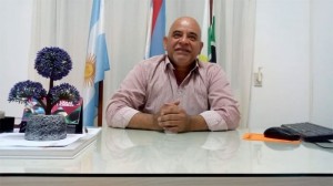 Intendente de Gilbert, Fabián Constantino.