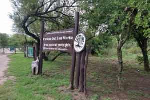 Entre el Copnaf y el Parque Escolar Rural Enrique Berduc.